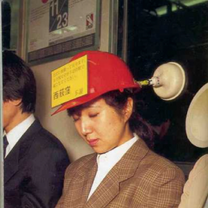 Metro-slaaphelm, bizarre uitvindingen uit Japan
