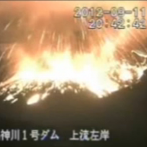 Vulkaan Sakurajima barst uit
