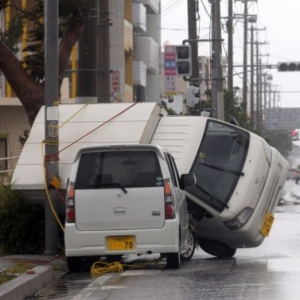 Tyfoon Jelawat treft Japan