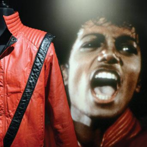 Tentoonstelling kostuums Michael Jackson